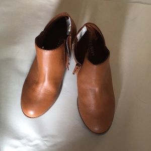 Old navy kids boot *WORN ONCE.*